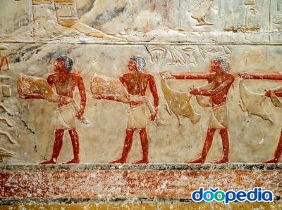 사카라 피라미드 내부 벽화 (고기들 들고 가는 이집트인)