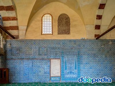 악순쿠르 모스크 (아컨커 모스크) 내부 전경(파란 타일 벽)