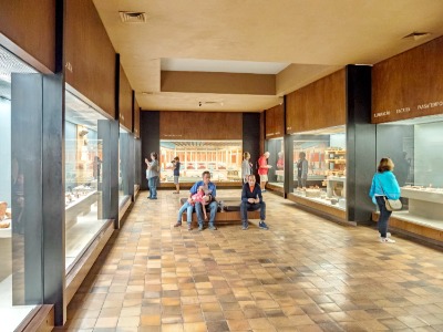 쿠님브리가의 특수연구서 박물관 내부