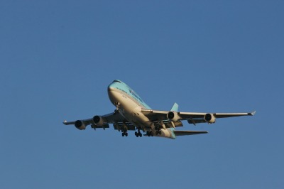 인천공항에 도착하는 대한항공 보잉 747-400 01