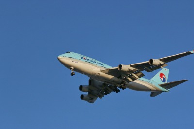인천공항에 도착하는 대한항공 보잉 747-400 08