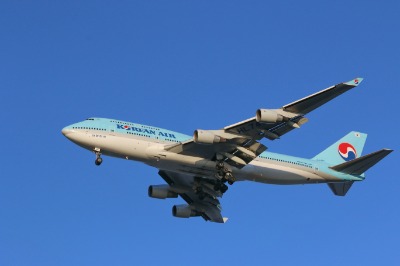 인천공항에 도착하는 대한항공 보잉 747-400 09