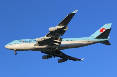 인천공항에 도착하는 대한항공 보잉 747-400 03