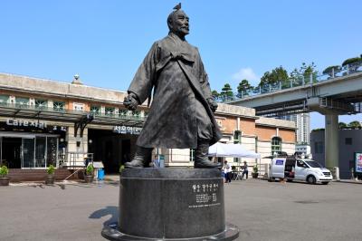 서울역 광장, 이봉창 의사 동상 01
