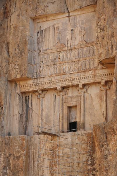 나크시 에 로스탐, 크세르크세스 무덤 13