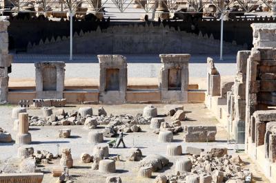 페르세폴리스, 아르타크세르크세스 2세 무덤 기둥 05