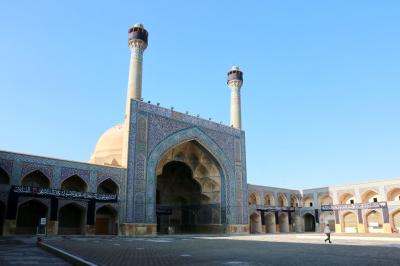 저메 모스크, 중앙광장 13