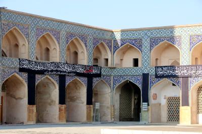 저메 모스크, 중앙광장 11