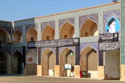 저메 모스크, 중앙광장 10