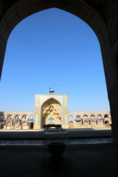 저메 모스크, 중앙광장 11
