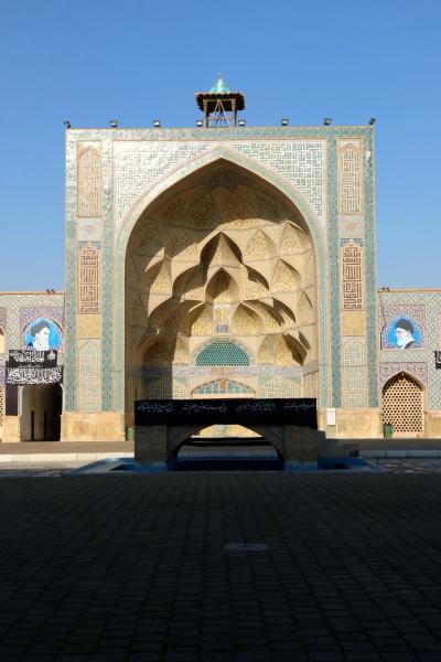 저메 모스크, 중앙광장 12