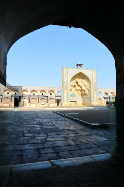 저메 모스크, 중앙광장 10