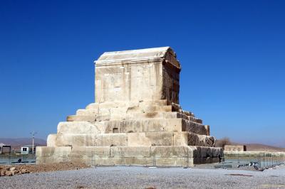 파사르가대, 키루스 대왕의 무덤 10