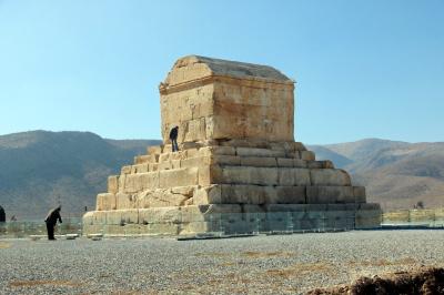파사르가대, 키루스 대왕의 무덤 12