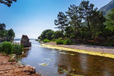 올림포스 해변 암석 유적