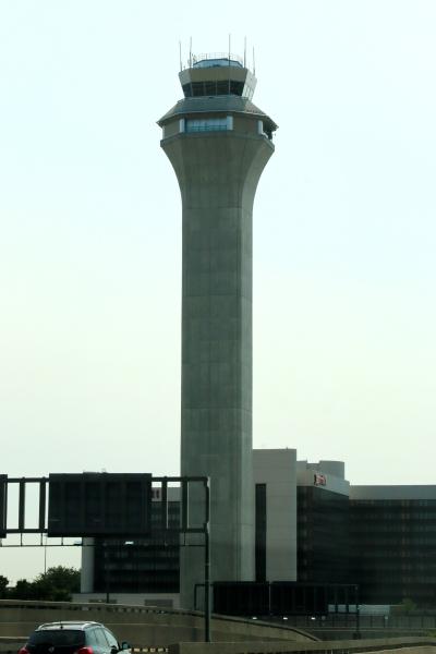 뉴어크 국제 공항, 언로딩 13