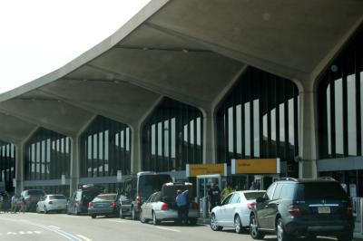 뉴어크 국제 공항, 언로딩 11