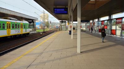 바르샤바 국립 경기장 기차역 플랫폼  05