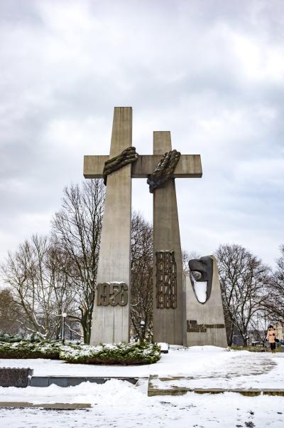 1956년 시위를 기념하는 십자가 기념물 겨울 07