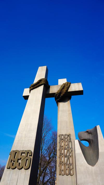 1956년 시위를 기념하는 십자가 기념물  05