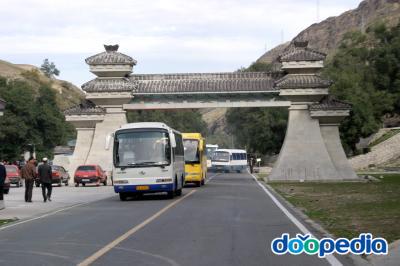 톈산톈츠 입구에서 버스 주차장 가는 길 