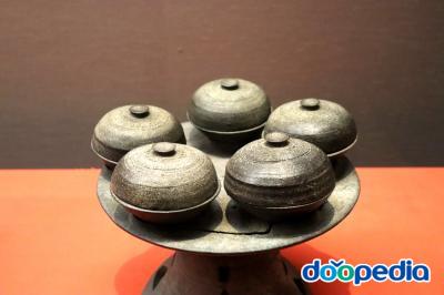 도쿄국립박물관, 작은 그릇이 달린 굽다리 접시