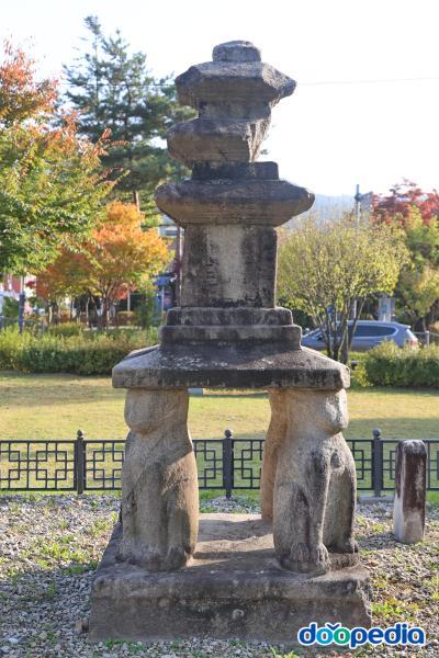 홍천 괘석리 사사자 삼층석탑