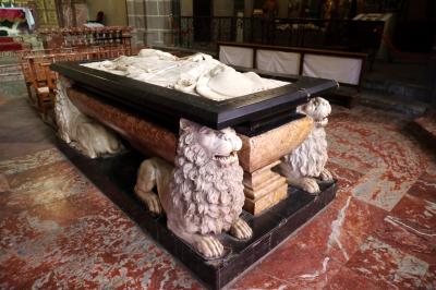 페르피냥 생 장 밥티스트 대성당, 주교의 무덤