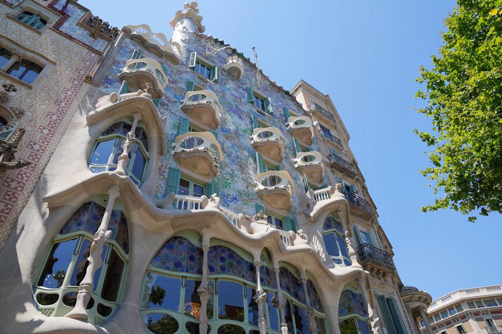 스페인 바르셀로나 천재 작가 가우디의 건축물 | 두피디아 여행기