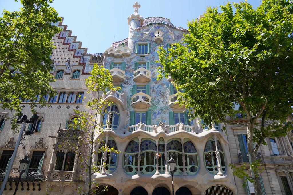 스페인 바르셀로나 천재 작가 가우디의 건축물 | 두피디아 여행기