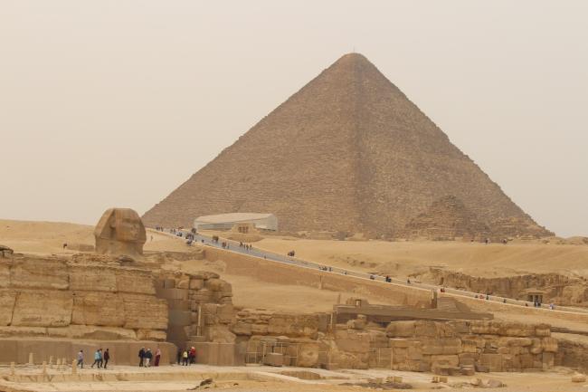 정교하면서도 거대한 무덤인 이집트 기자 피라미드