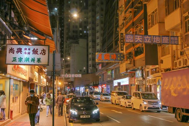 미드레벨 속 홍콩의 밤거리