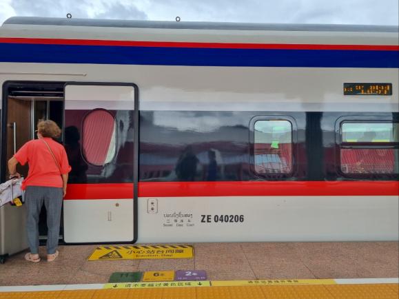 중국에서 기차 타고 라오스에 간다