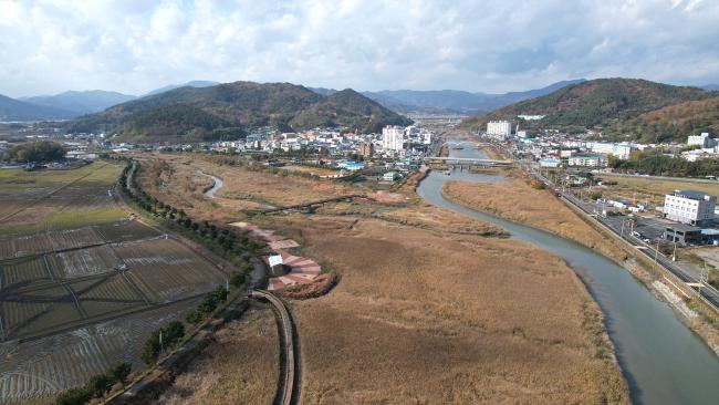 갈대밭 사잇길, 조정래 태백산맥의 무대 