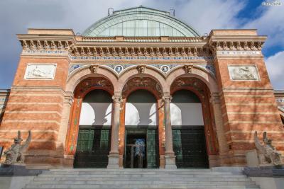 ▲분관인 벨라스케스 궁전(Palacio de Velázquez)

주로 특별전이 열리며 분관에서는 무료로 관람이 가능하다.

본관&별관에서는 이곳까지 도보로 25분 정도 소요된다.
