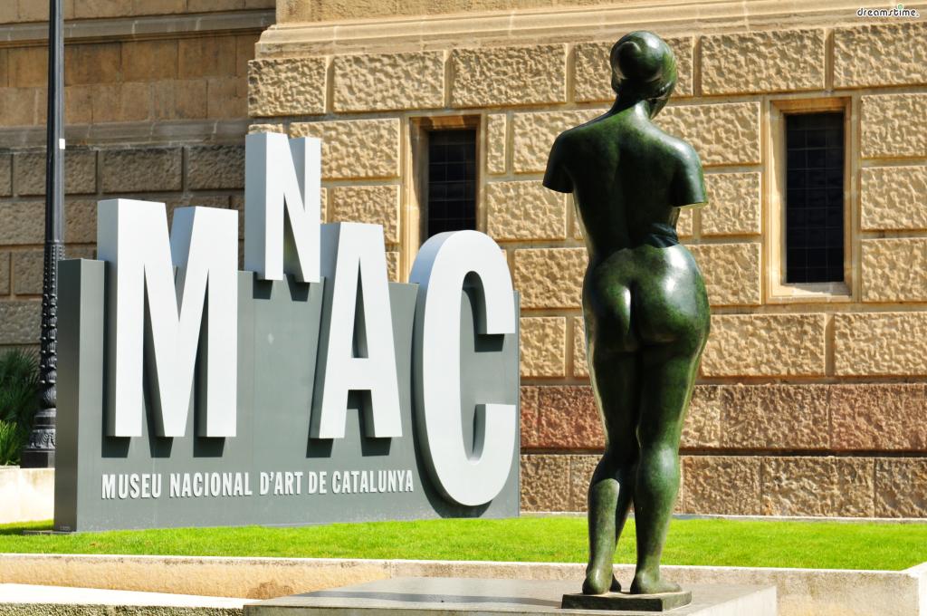 원어 정식 명칭은 Museu Nacional d&#39;Arte de Catalunya이며,

이를 줄여 MNAC라고도 부른다.
