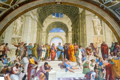 [9] 대표 소장품2

르네상스 미술의 거장 라파엘로의 《아테네 학당》 역시

바티칸미술관에서 반드시 보아야 할 작품으로 꼽힌다.

《아테네 학당》은 라파엘로가 교황 율리오 2세의 개인 서재인

'서명의 방(Stanza della Segnatura)'에 그린 프레스코 벽화로,

플라톤, 아리스토텔레스, 소크라테스, 피타고라스 등

역사적인 학자들의 모습이 총 망라되어 있다.
