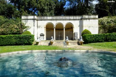 보르게세 공원은 17세기 중세 이탈리아의 유력 가문이었던

보르게세 가문에서 조성한 80ha(242,000평) 규모의 공원으로,

여러 곳의 미술관과 영화관, 동물원, 광장 등이 자리하고 있다.
