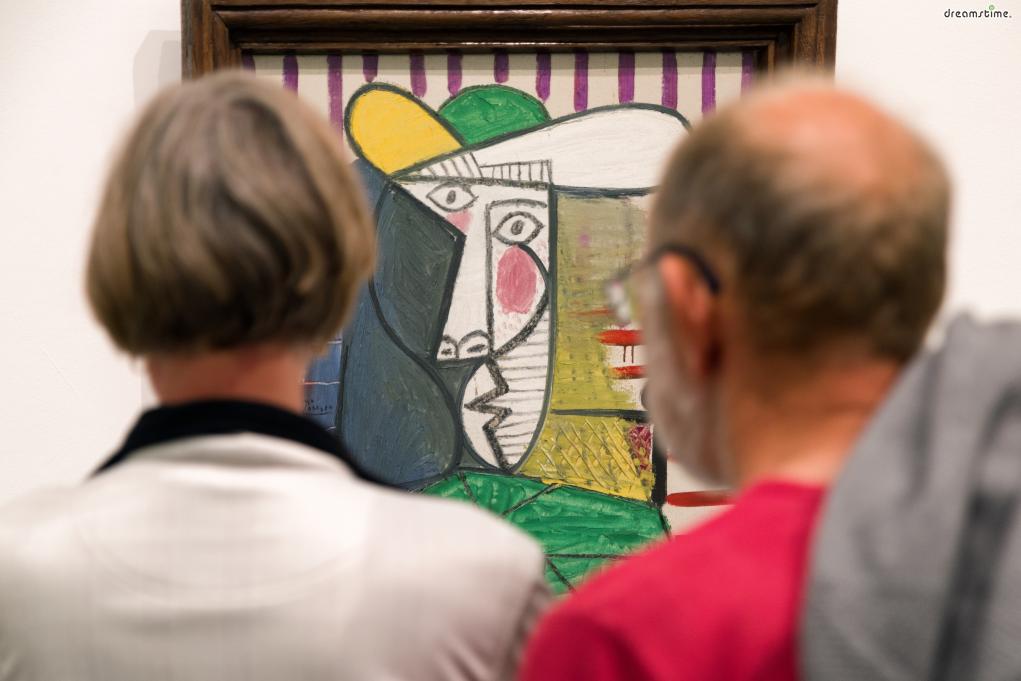 [9] 대표 소장품2

현대 미술의 거장인 피카소의 작품도 빠질 수 없다.

그의 대표작 중 하나인 《우는 여인》, 《목걸이를 한 누드》를&nbsp;포함해

《난해한 당신》(사진) 등 그의 여러 작품들을 테이트 모던에서 만나볼 수 있다.
