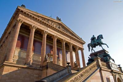 1871년, 아직 미술관이 지어지고 있던 중

프로이센이 오스트리아를 제외한 소수 국가들을 통일, 독일제국을 건립한다.

프로이센은 새로운 국가를 위한 새로운 예술의 장을 만들어

민족들의 정서를 한데 모으고자 했고 그 통로를 이곳 미술관으로 삼았다.
