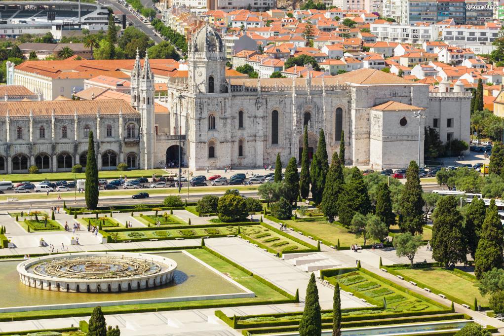 [궁금증3. 어떻게 탄생했을까?]
최초의 에그 타르트는 포루투갈 산타 마리아 드 벨렘 시민 교구에 있는

제로니모스 수도원(Mosteiro dos Jer&oacute;nimos)에서 탄생했다.
