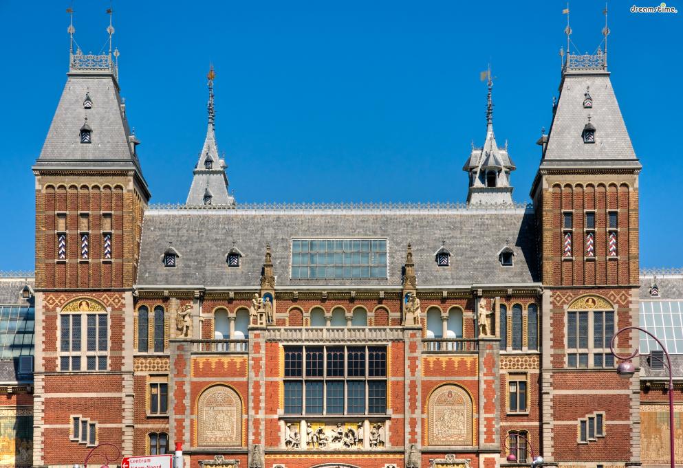 [2] 간단한 역사

암스테르담 국립미술관은&nbsp;네덜란드의 옛 수도

헤이그에 있었던 미술관을 전신으로 한다.

이 미술관은 현재 네덜란드의 왕실 가문인 오라녜 가문의

빌렘 5세가 1798년 자신의 소장품들로 세운 것이었다.
