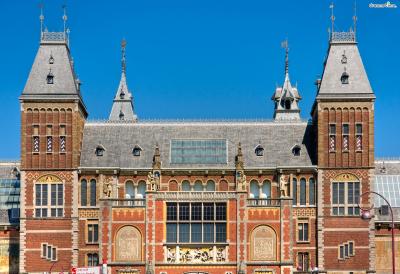 [2] 간단한 역사

암스테르담 국립미술관은 네덜란드의 옛 수도

헤이그에 있었던 미술관을 전신으로 한다.

이 미술관은 현재 네덜란드의 왕실 가문인 오라녜 가문의

빌렘 5세가 1798년 자신의 소장품들로 세운 것이었다.
