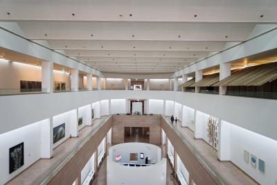 [6] 미술관 구성

국립현대미술관은 3층으로 구성되어 있다.

총 9개의 전시실이 갖춰져 있으며,

전시관마다 다양한 테마의 현대미술 전시가 열린다.
